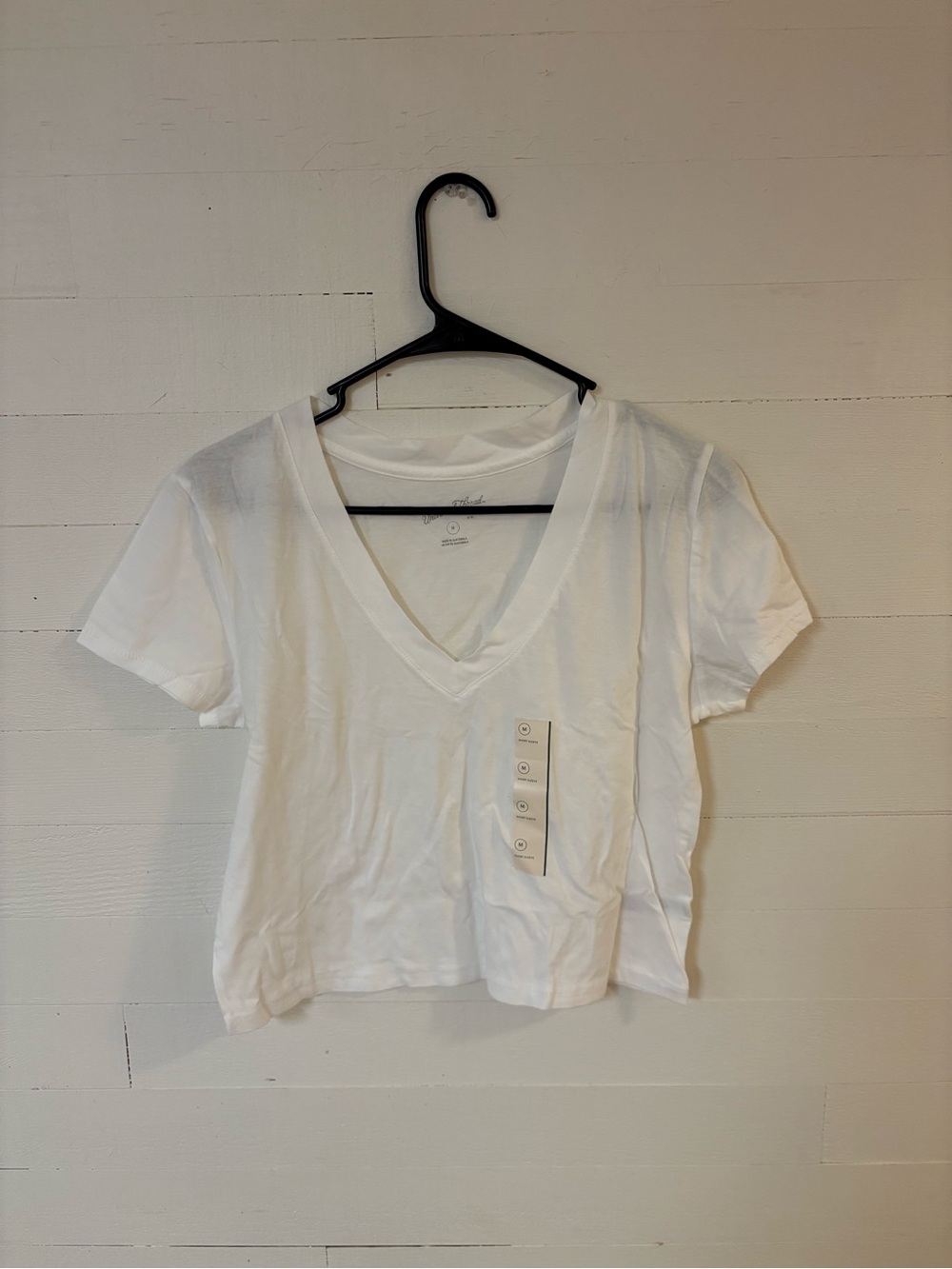 Universal Thread White V-Neck Short Sleeve Cotton T-Shirt Size Medium NWT